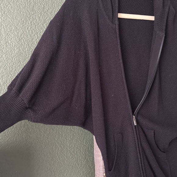 Lucy black zipper sweater - Picture 4 of 4